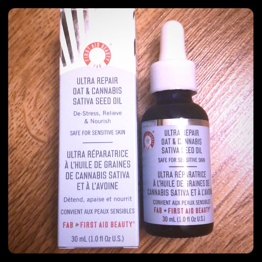 ⭐️First Aid Beauty Ultra Repair Oat Oil